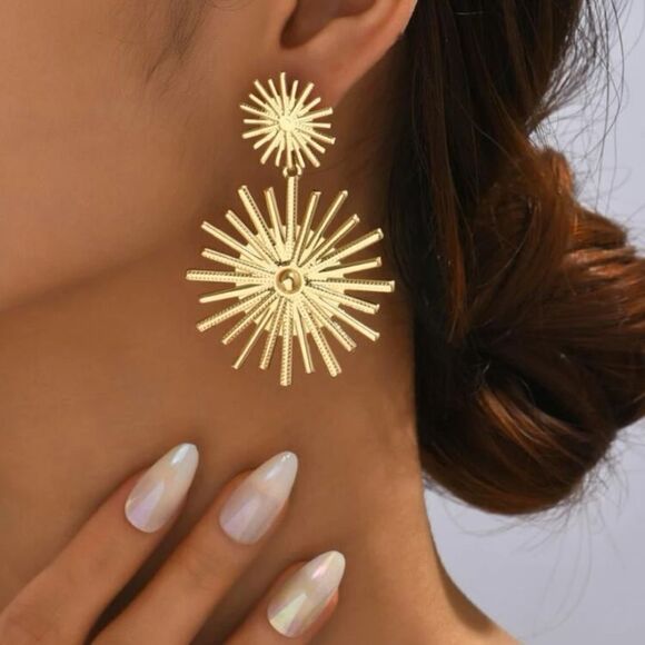 ✨🆕✨ Boho Chic Gold Tone Sun Drop Radiation Dangle Earrings ✨ - Picture 1 of 8